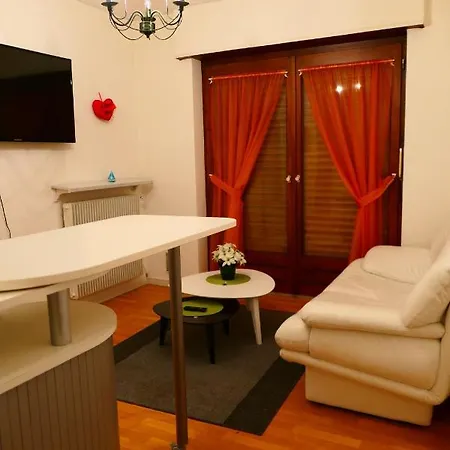 Agreable Appartement 2 Pieces A Forbach Avec Garage Ferme - Check In Autonome Buitenkant foto